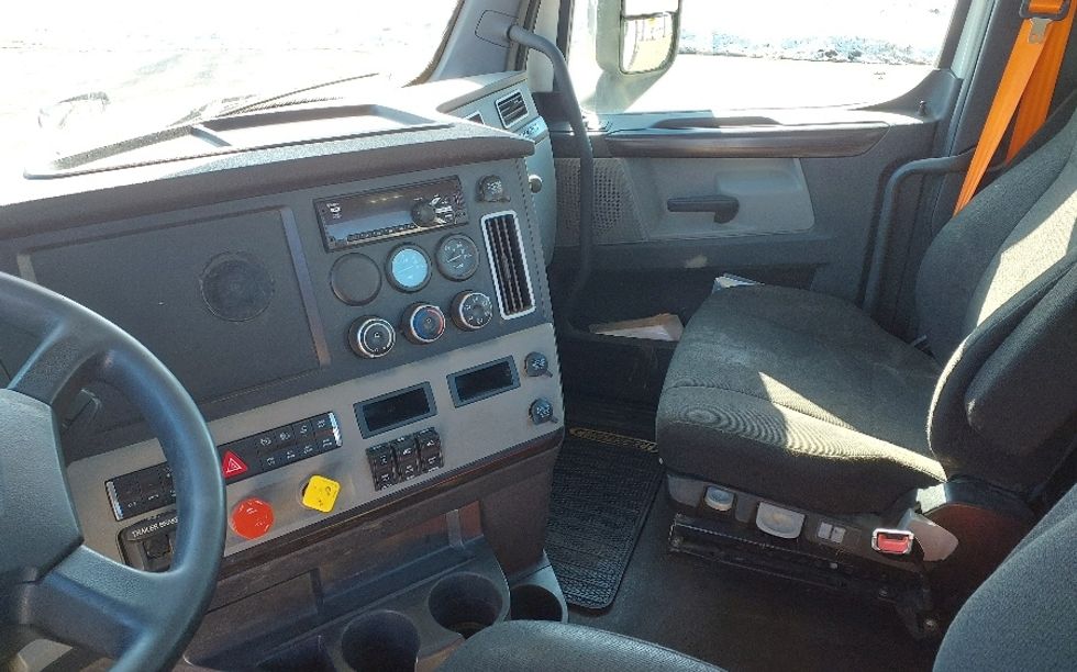 Day Cab Tractor-Heavy Duty Tractors-Freightliner-2021-T12664ST-Medford-MA-602,199\n\t\tmiles-$ 12,500 - Image 10