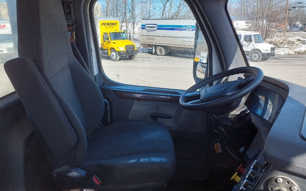 Day Cab Tractor-Heavy Duty Tractors-Freightliner-2021-T12664ST-Medford-MA-602,199\n\t\tmiles-$ 12,500 - Image 14