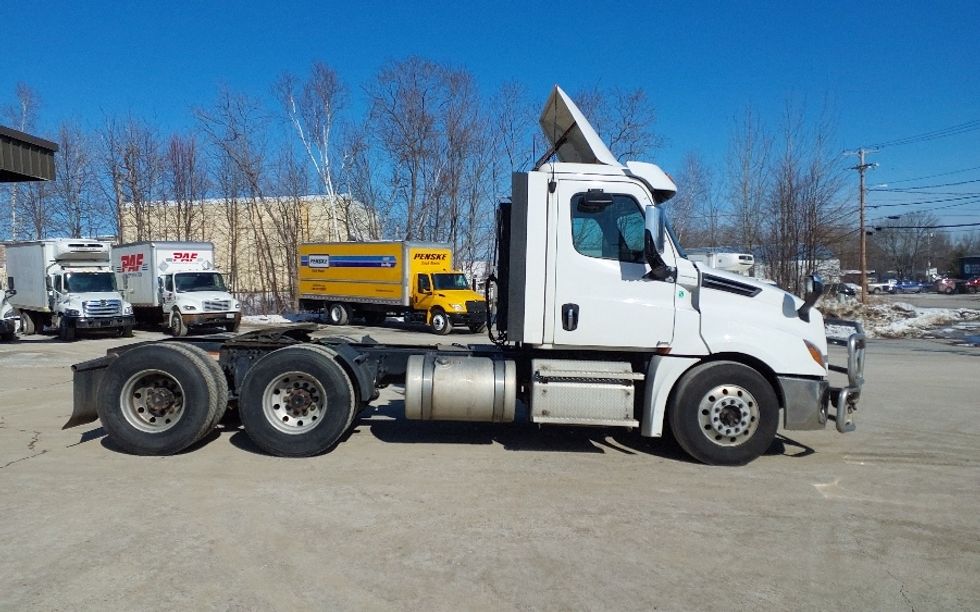Day Cab Tractor-Heavy Duty Tractors-Freightliner-2021-T12664ST-Medford-MA-602,199\n\t\tmiles-$ 12,500 - Image 8
