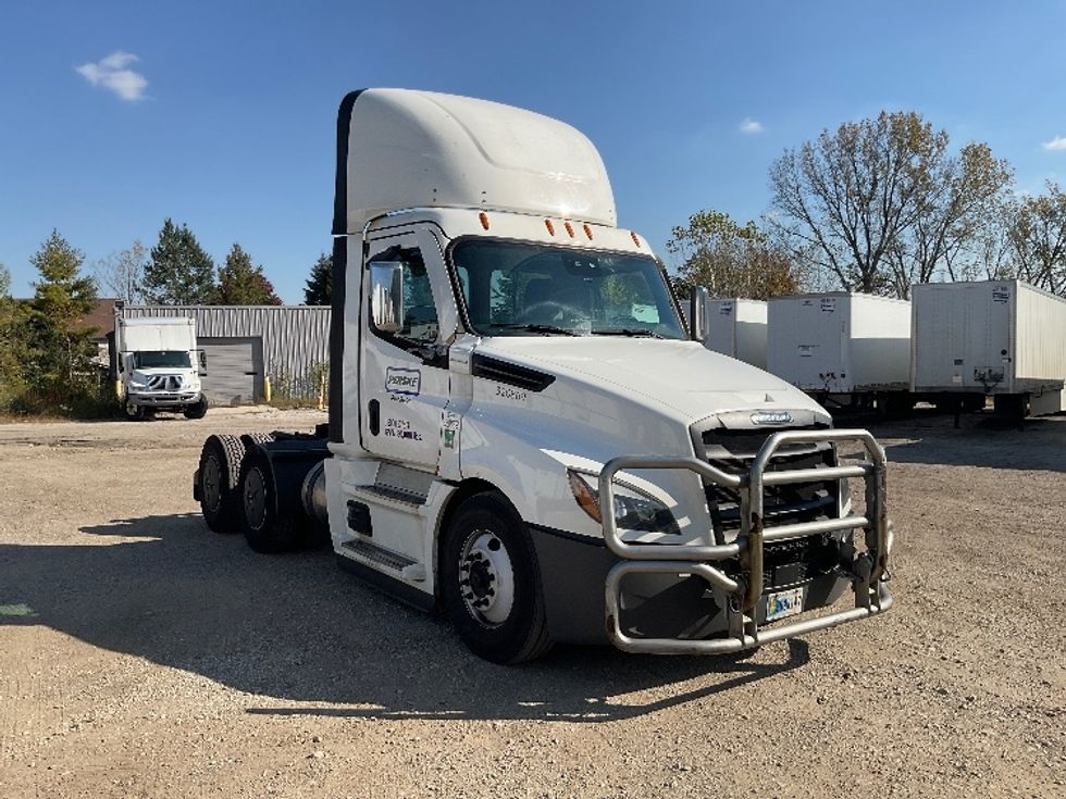 Day Cab Tractor-Heavy Duty Tractors-Freightliner-2021-T12664ST-Melrose Park-IL-361,223\n\t\tmiles-$ 58,750 - Image 1