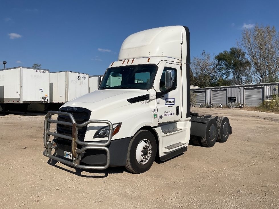 Day Cab Tractor-Heavy Duty Tractors-Freightliner-2021-T12664ST-Melrose Park-IL-361,223\n\t\tmiles-$ 58,750 - Image 3