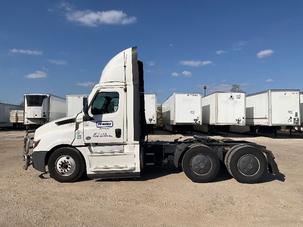 Day Cab Tractor-Heavy Duty Tractors-Freightliner-2021-T12664ST-Melrose Park-IL-361,223\n\t\tmiles-$ 58,750 - Image 4