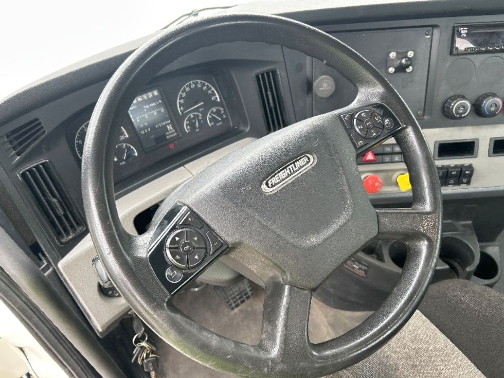 Day Cab Tractor-Heavy Duty Tractors-Freightliner-2021-T12664ST-Memphis-TN-172,455\n\t\tmiles-$ 73,500 - Image 10