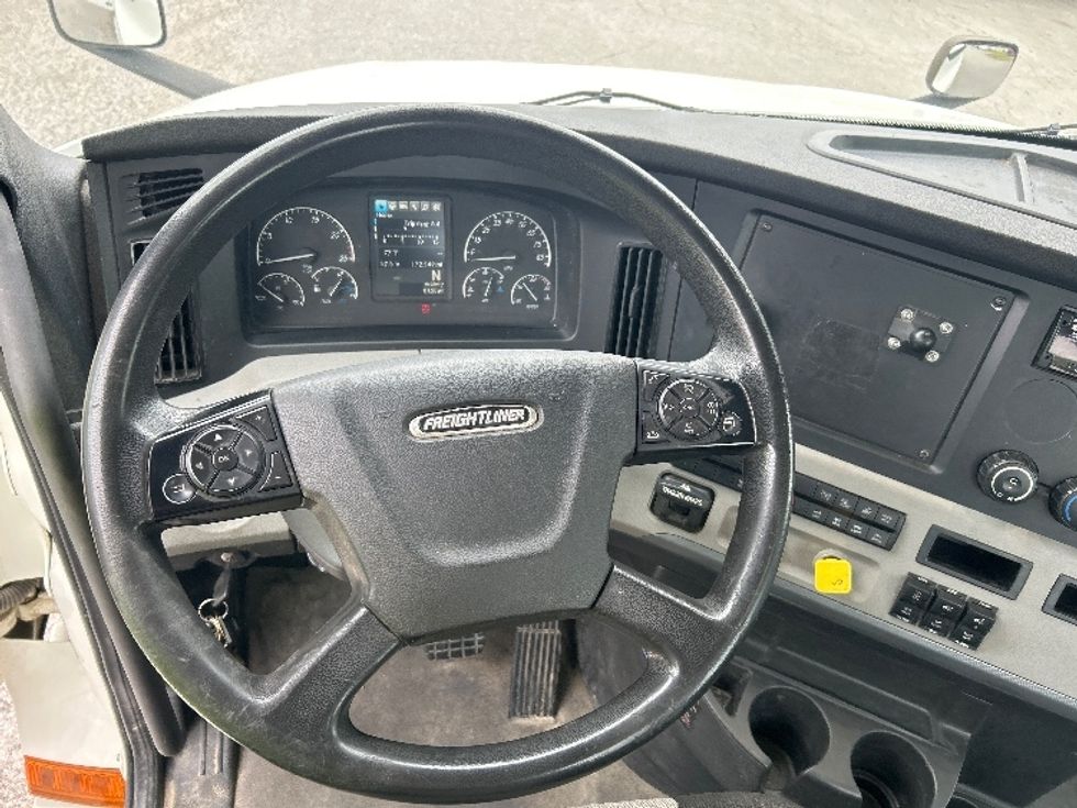 Day Cab Tractor-Heavy Duty Tractors-Freightliner-2021-T12664ST-Memphis-TN-172,455\n\t\tmiles-$ 73,500 - Image 11