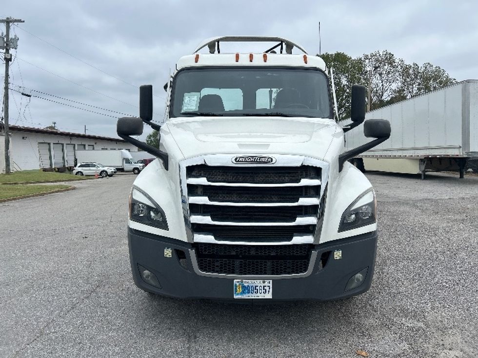 Day Cab Tractor-Heavy Duty Tractors-Freightliner-2021-T12664ST-Memphis-TN-172,455\n\t\tmiles-$ 73,500 - Image 2