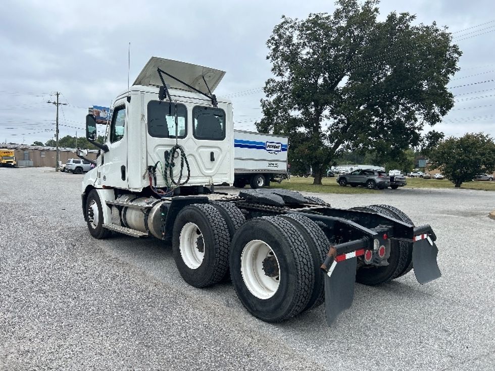 Day Cab Tractor-Heavy Duty Tractors-Freightliner-2021-T12664ST-Memphis-TN-172,455\n\t\tmiles-$ 73,500 - Image 5