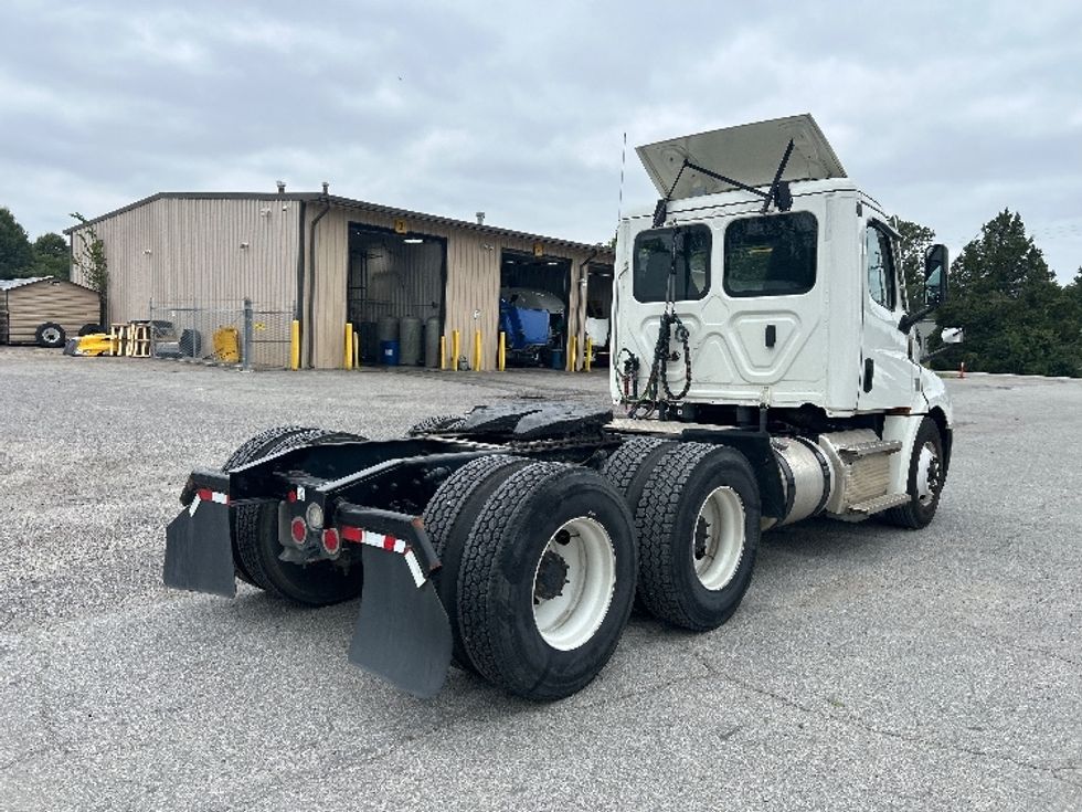 Day Cab Tractor-Heavy Duty Tractors-Freightliner-2021-T12664ST-Memphis-TN-172,455\n\t\tmiles-$ 73,500 - Image 7