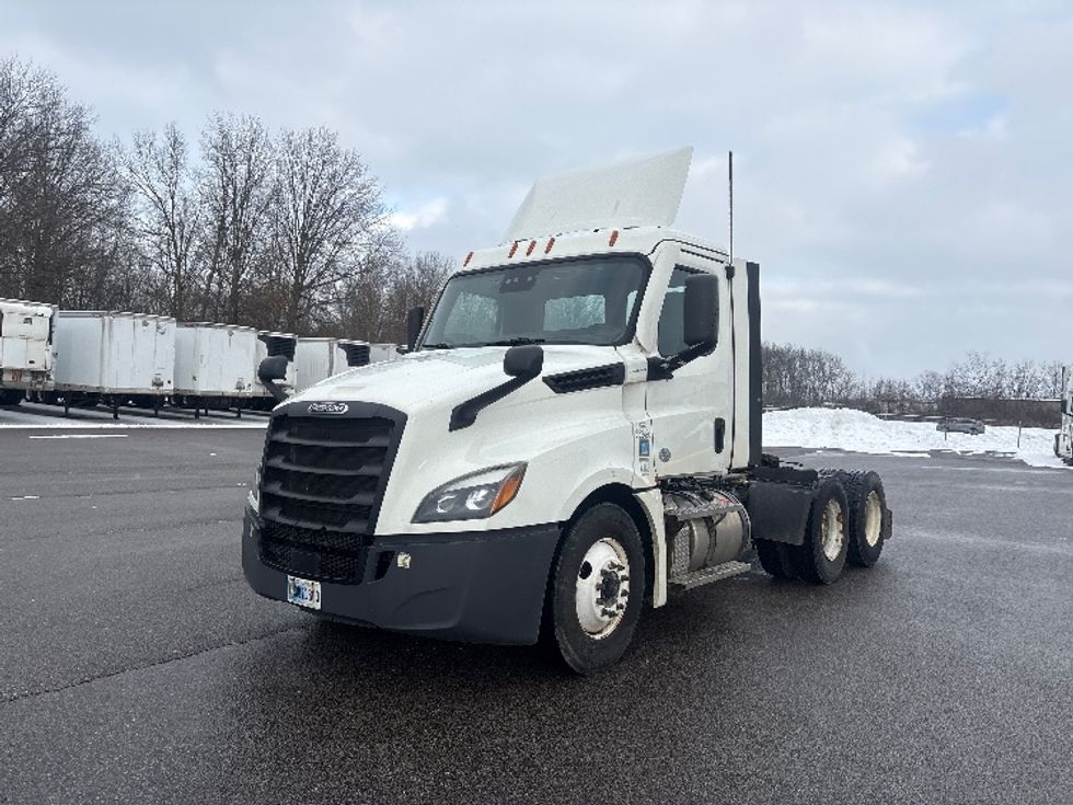 Day Cab Tractor-Heavy Duty Tractors-Freightliner-2021-T12664ST-Middlefield-OH-240,655\n\t\tmiles-$ 61,250 - Image 3
