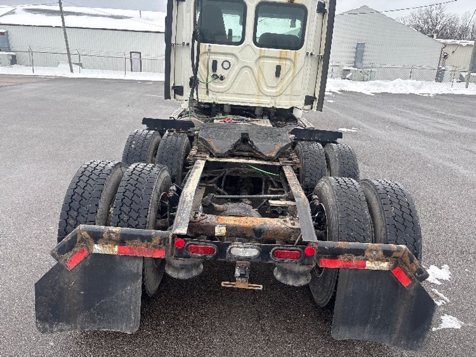 Day Cab Tractor-Heavy Duty Tractors-Freightliner-2021-T12664ST-Middlefield-OH-240,655\n\t\tmiles-$ 61,250 - Image 6