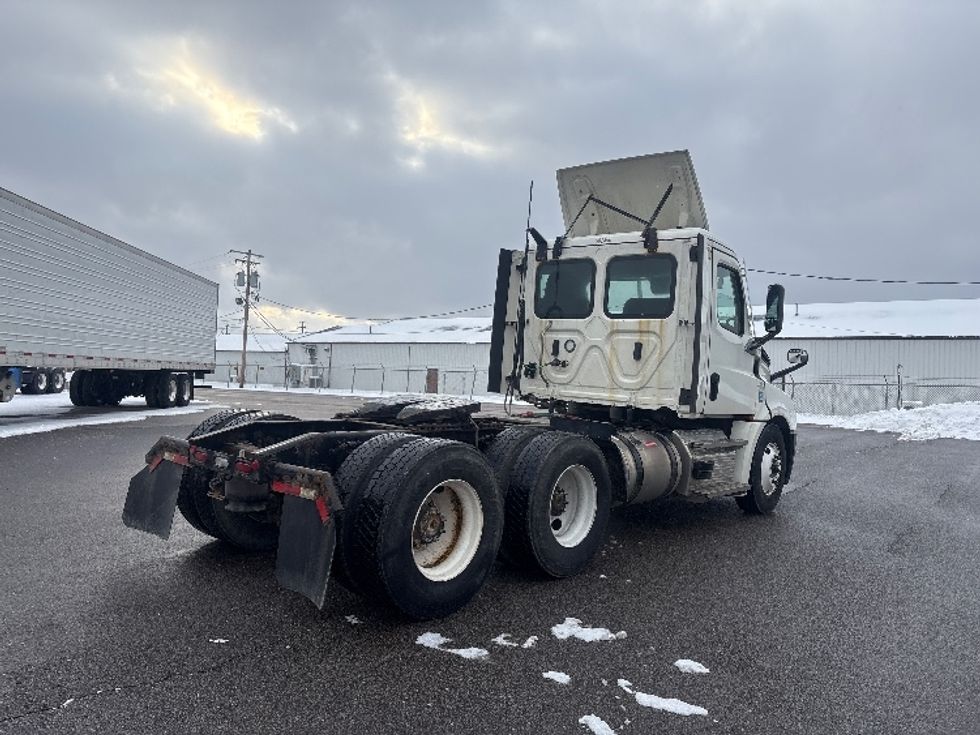 Day Cab Tractor-Heavy Duty Tractors-Freightliner-2021-T12664ST-Middlefield-OH-240,655\n\t\tmiles-$ 61,250 - Image 7