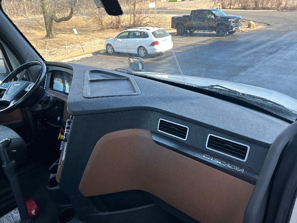 Day Cab Tractor-Heavy Duty Tractors-Freightliner-2021-T12664ST-Milwaukee-WI-191,172\n\t\tmiles-$ 69,250 - Image 13