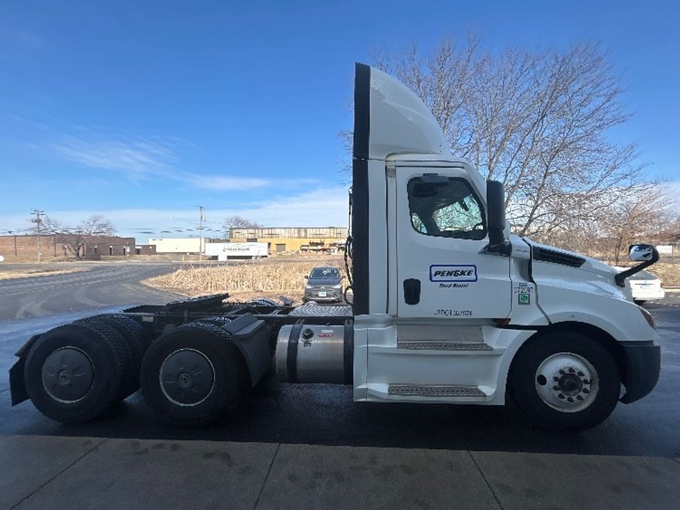 Day Cab Tractor-Heavy Duty Tractors-Freightliner-2021-T12664ST-Milwaukee-WI-191,172\n\t\tmiles-$ 69,250 - Image 8