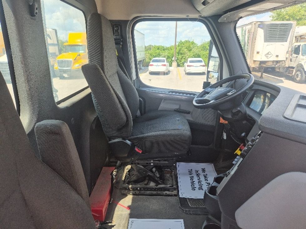 Day Cab Tractor-Heavy Duty Tractors-Freightliner-2021-T12664ST-Mississauga-ON-421,065\n\t\tkm-$ 86,750 - Image 14