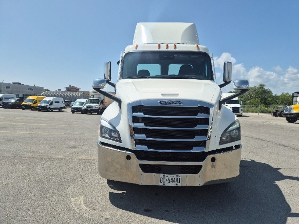 Day Cab Tractor-Heavy Duty Tractors-Freightliner-2021-T12664ST-Mississauga-ON-421,065\n\t\tkm-$ 86,750 - Image 2