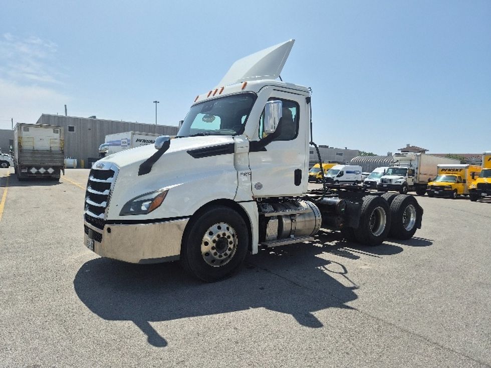 Day Cab Tractor-Heavy Duty Tractors-Freightliner-2021-T12664ST-Mississauga-ON-421,065\n\t\tkm-$ 86,750 - Image 3