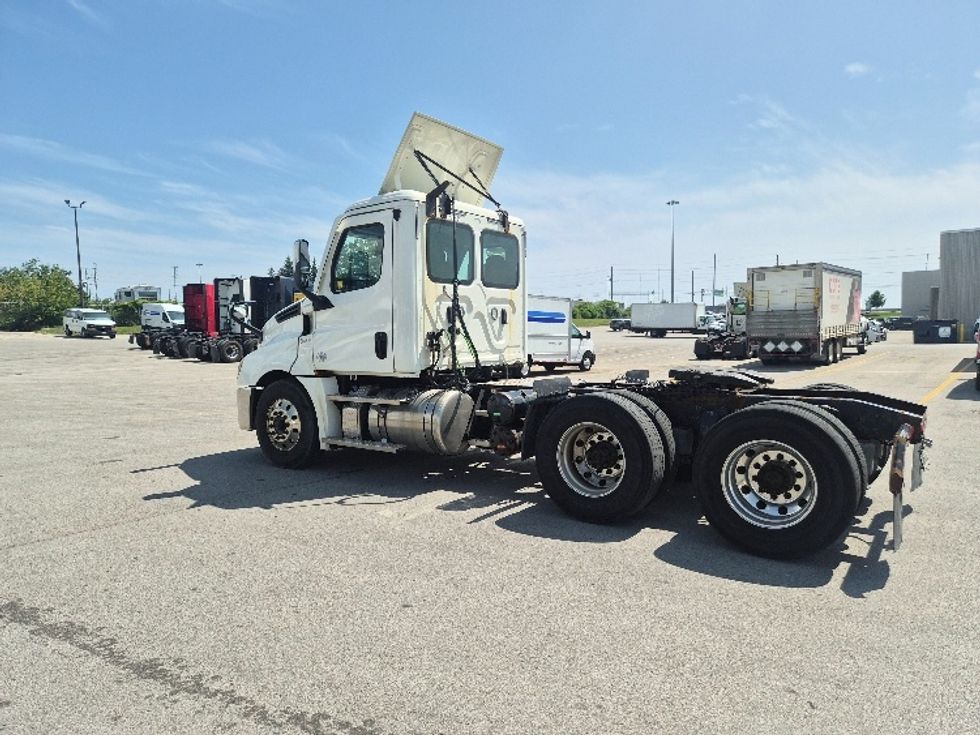 Day Cab Tractor-Heavy Duty Tractors-Freightliner-2021-T12664ST-Mississauga-ON-421,065\n\t\tkm-$ 86,750 - Image 5