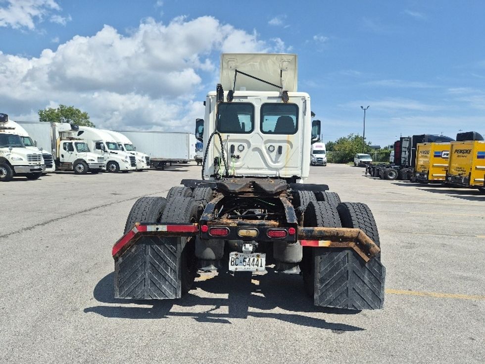Day Cab Tractor-Heavy Duty Tractors-Freightliner-2021-T12664ST-Mississauga-ON-421,065\n\t\tkm-$ 86,750 - Image 6