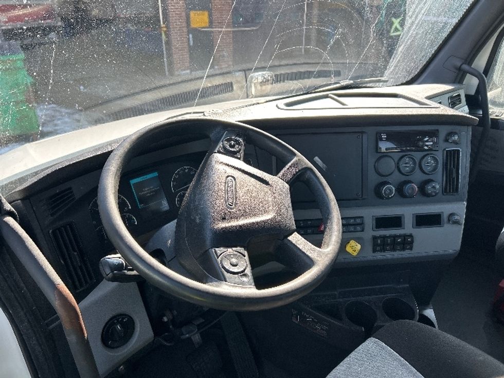 Day Cab Tractor-Heavy Duty Tractors-Freightliner-2021-T12664ST-Mississauga-ON-522,312\n\t\tkm-$ 72,750 - Image 10