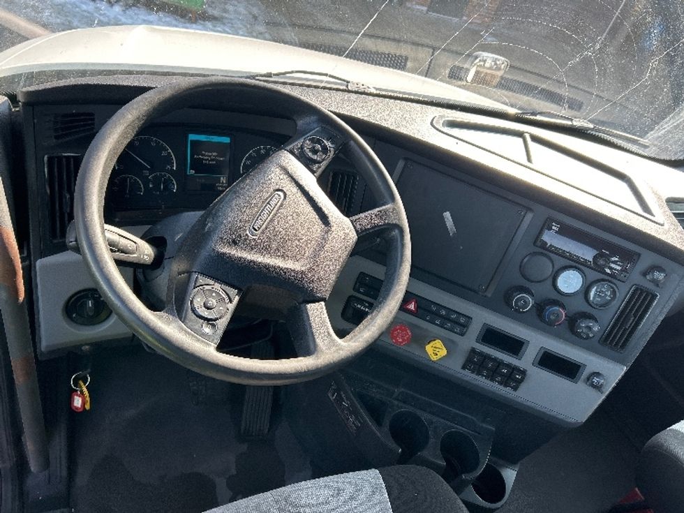 Day Cab Tractor-Heavy Duty Tractors-Freightliner-2021-T12664ST-Mississauga-ON-522,312\n\t\tkm-$ 72,750 - Image 11