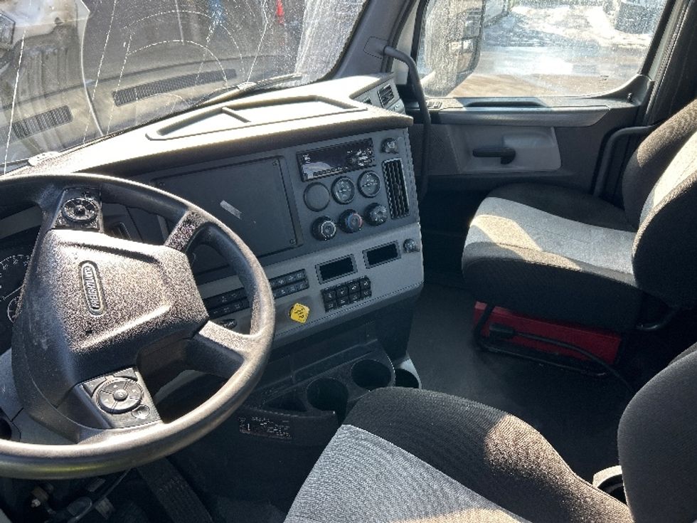 Day Cab Tractor-Heavy Duty Tractors-Freightliner-2021-T12664ST-Mississauga-ON-522,312\n\t\tkm-$ 72,750 - Image 17