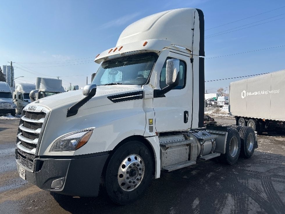 Day Cab Tractor-Heavy Duty Tractors-Freightliner-2021-T12664ST-Mississauga-ON-522,312\n\t\tkm-$ 72,750 - Image 3
