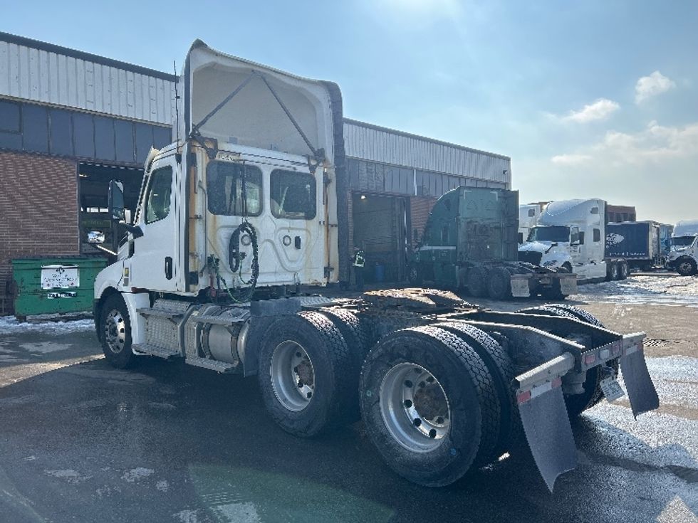 Day Cab Tractor-Heavy Duty Tractors-Freightliner-2021-T12664ST-Mississauga-ON-522,312\n\t\tkm-$ 72,750 - Image 5