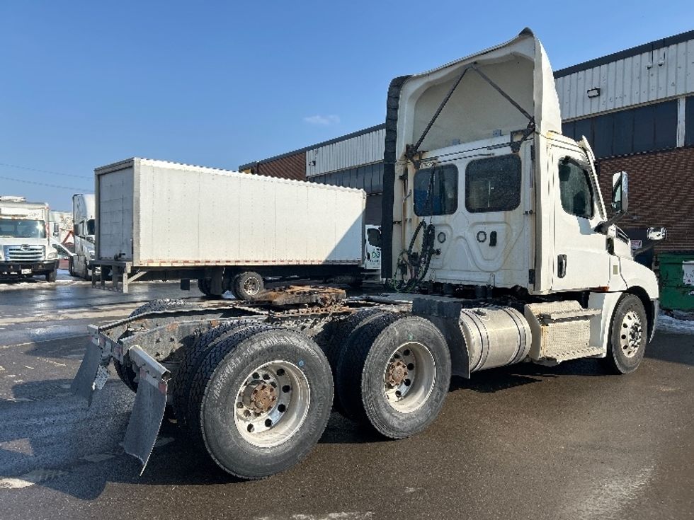 Day Cab Tractor-Heavy Duty Tractors-Freightliner-2021-T12664ST-Mississauga-ON-522,312\n\t\tkm-$ 72,750 - Image 7