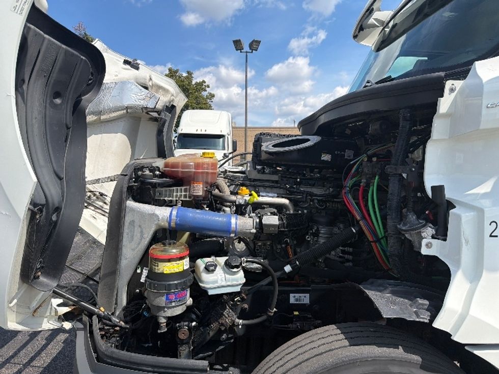 Day Cab Tractor-Heavy Duty Tractors-Freightliner-2021-T12664ST-Mississauga-ON-605,408\n\t\tkm-$ 76,250 - Image 16