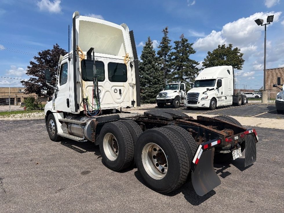Day Cab Tractor-Heavy Duty Tractors-Freightliner-2021-T12664ST-Mississauga-ON-605,408\n\t\tkm-$ 76,250 - Image 5