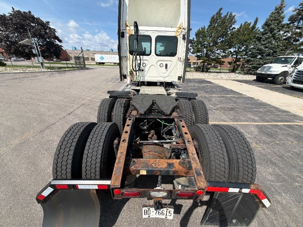 Day Cab Tractor-Heavy Duty Tractors-Freightliner-2021-T12664ST-Mississauga-ON-605,408\n\t\tkm-$ 76,250 - Image 6