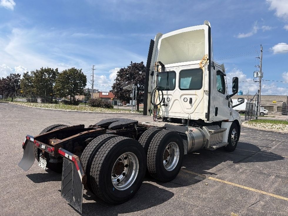 Day Cab Tractor-Heavy Duty Tractors-Freightliner-2021-T12664ST-Mississauga-ON-605,408\n\t\tkm-$ 76,250 - Image 7