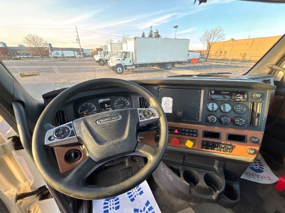 Day Cab Tractor-Heavy Duty Tractors-Freightliner-2021-T12664ST-Mississauga-ON-843,051\n\t\tkm-$ 54,750 - Image 11