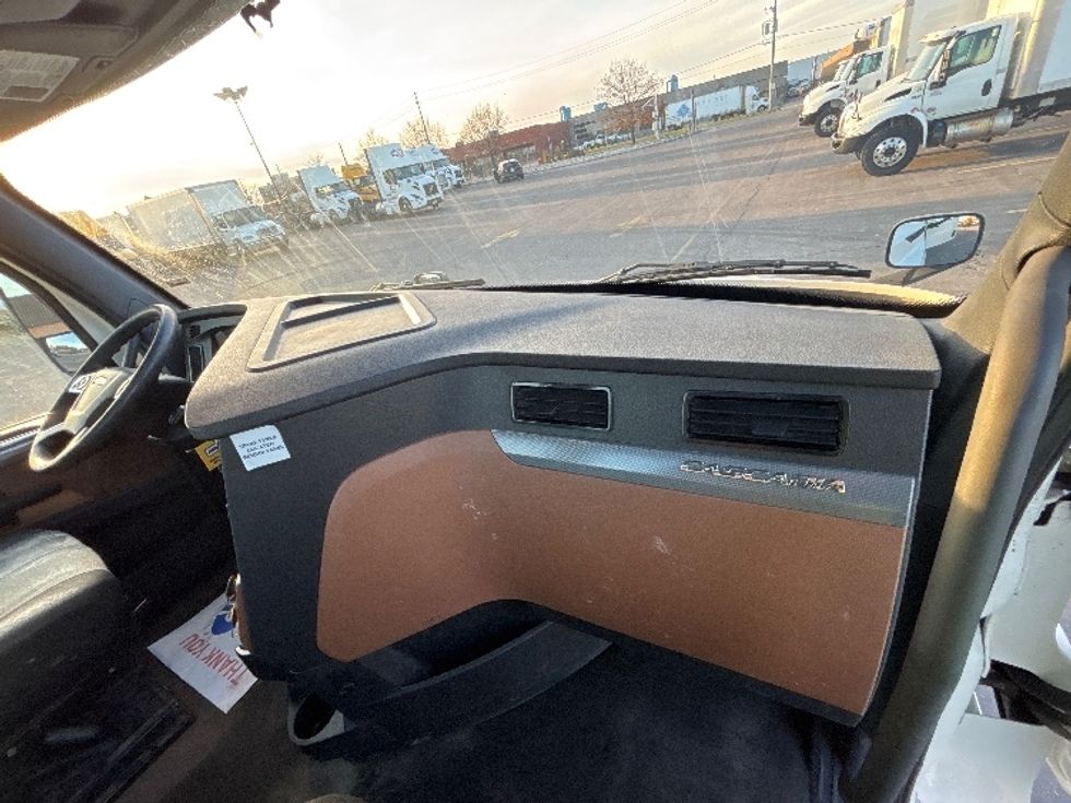 Day Cab Tractor-Heavy Duty Tractors-Freightliner-2021-T12664ST-Mississauga-ON-843,051\n\t\tkm-$ 54,750 - Image 13