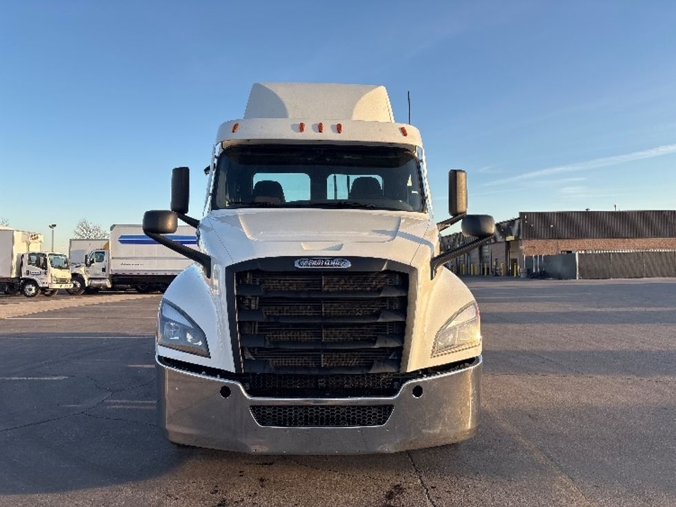 Day Cab Tractor-Heavy Duty Tractors-Freightliner-2021-T12664ST-Mississauga-ON-843,051\n\t\tkm-$ 54,750 - Image 2