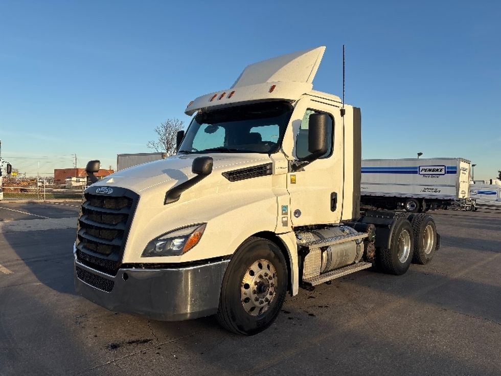 Day Cab Tractor-Heavy Duty Tractors-Freightliner-2021-T12664ST-Mississauga-ON-843,051\n\t\tkm-$ 54,750 - Image 3