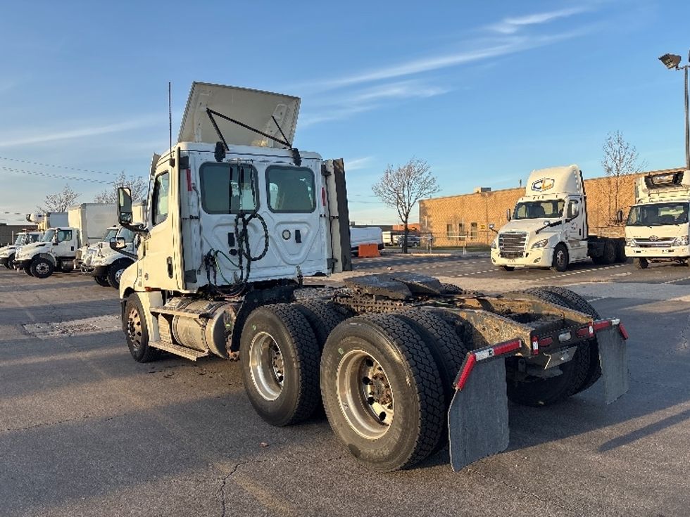 Day Cab Tractor-Heavy Duty Tractors-Freightliner-2021-T12664ST-Mississauga-ON-843,051\n\t\tkm-$ 54,750 - Image 5