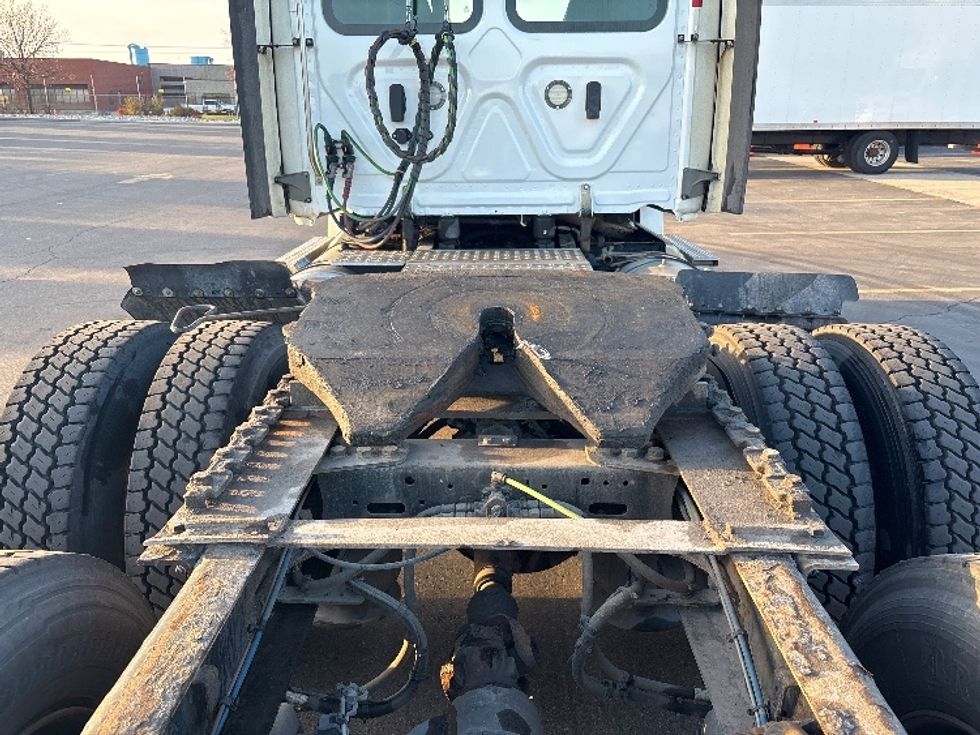 Day Cab Tractor-Heavy Duty Tractors-Freightliner-2021-T12664ST-Mississauga-ON-843,051\n\t\tkm-$ 54,750 - Image 6