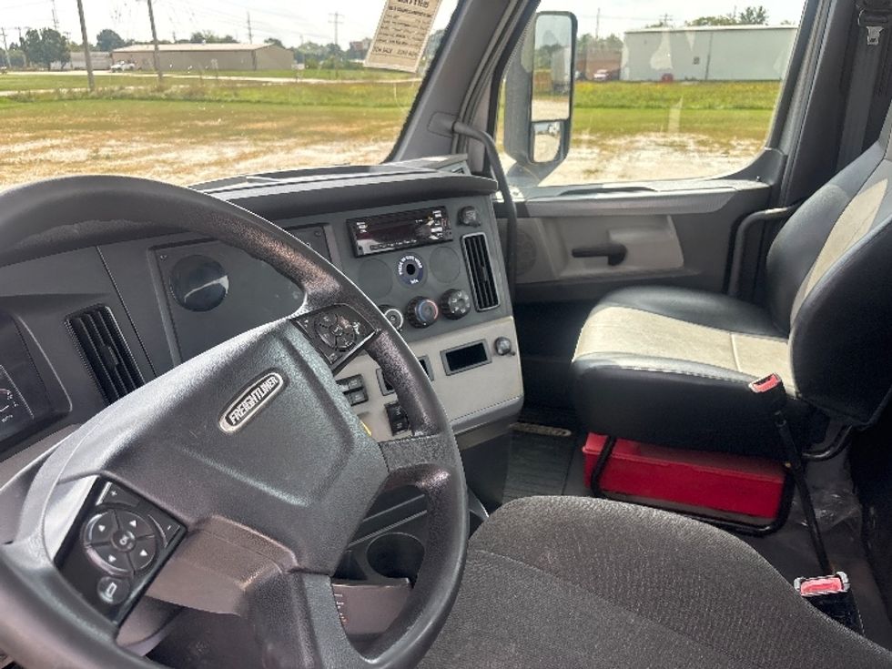 Day Cab Tractor-Heavy Duty Tractors-Freightliner-2021-T12664ST-Moberly-MO-278,046\n\t\tmiles-$ 66,750 - Image 10
