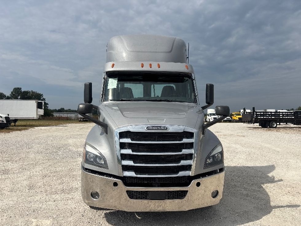 Day Cab Tractor-Heavy Duty Tractors-Freightliner-2021-T12664ST-Moberly-MO-278,046\n\t\tmiles-$ 66,750 - Image 2