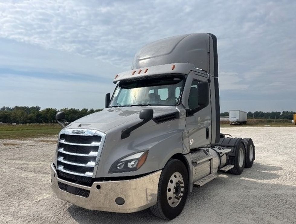 Day Cab Tractor-Heavy Duty Tractors-Freightliner-2021-T12664ST-Moberly-MO-278,046\n\t\tmiles-$ 66,750 - Image 3