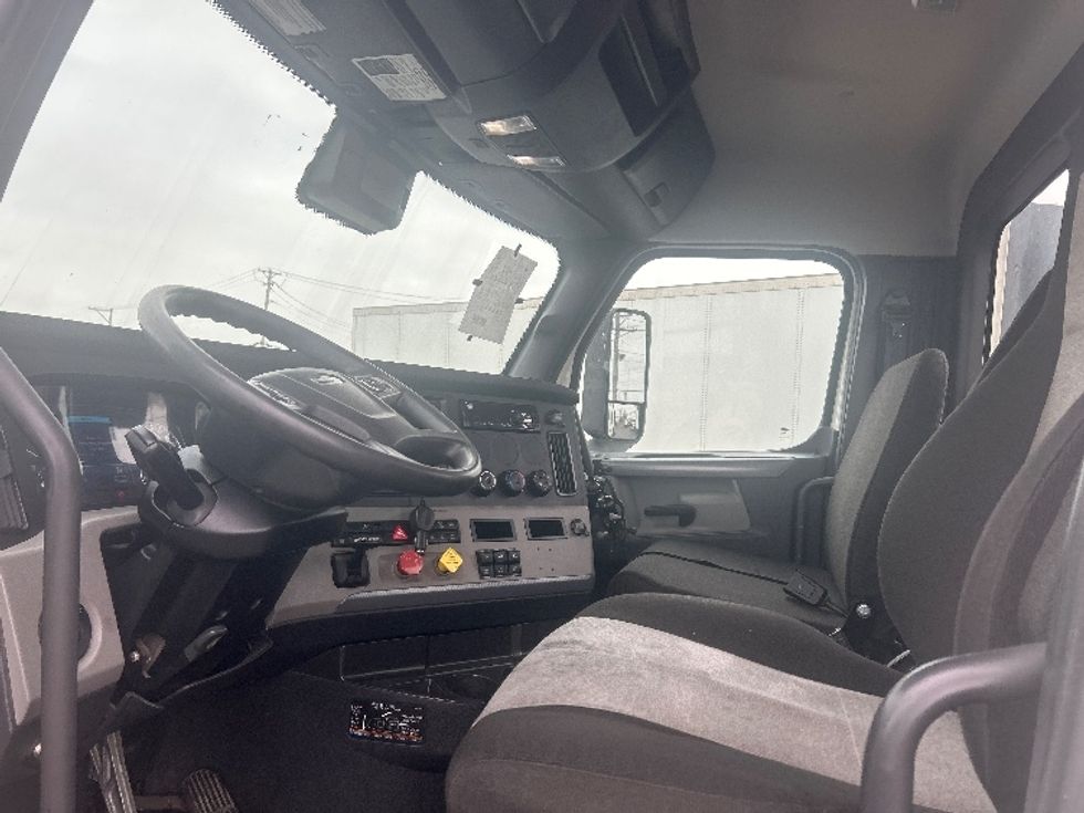 Day Cab Tractor-Heavy Duty Tractors-Freightliner-2021-T12664ST-Moberly-MO-326,762\n\t\tmiles-$ 64,500 - Image 10