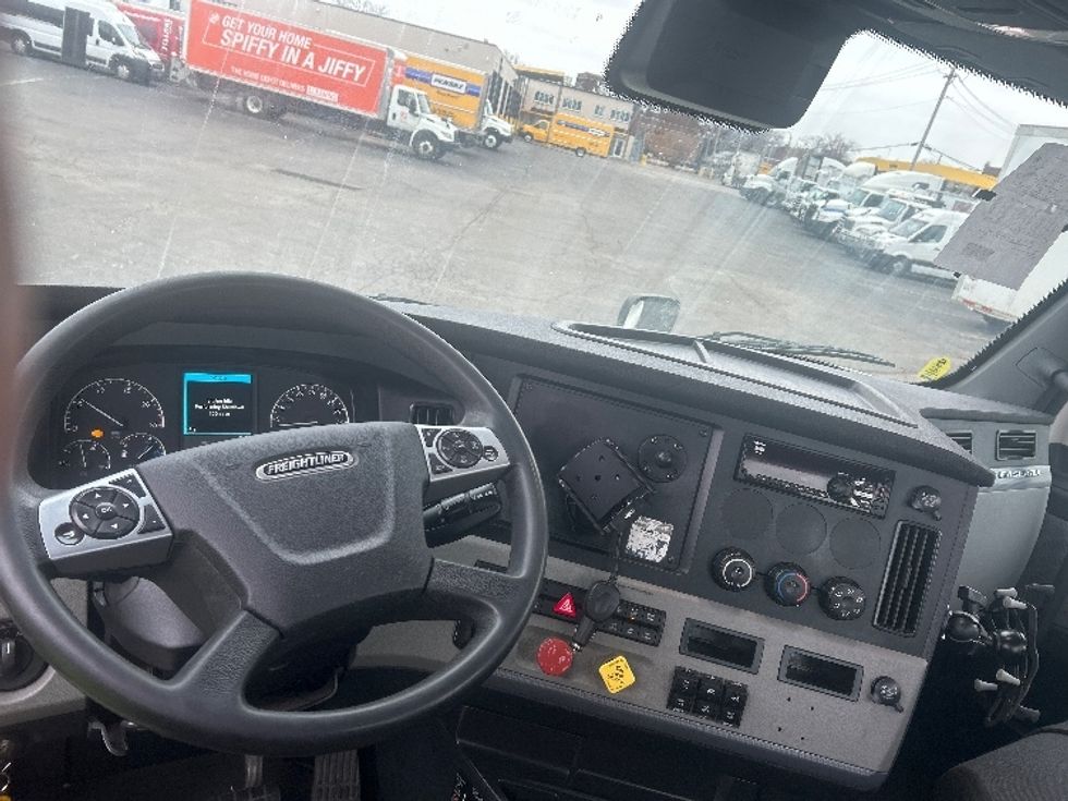 Day Cab Tractor-Heavy Duty Tractors-Freightliner-2021-T12664ST-Moberly-MO-326,762\n\t\tmiles-$ 64,500 - Image 11