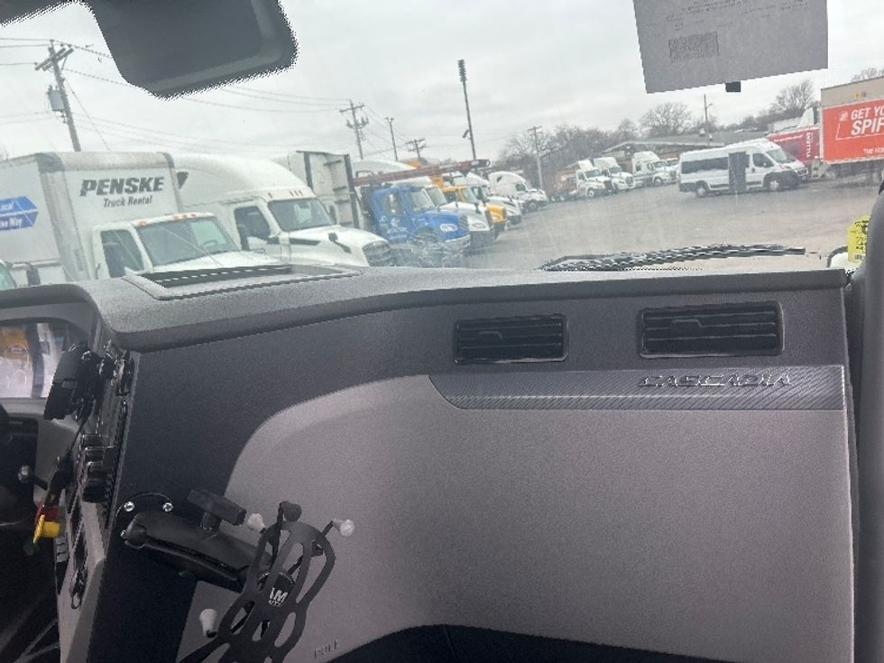 Day Cab Tractor-Heavy Duty Tractors-Freightliner-2021-T12664ST-Moberly-MO-326,762\n\t\tmiles-$ 64,500 - Image 13