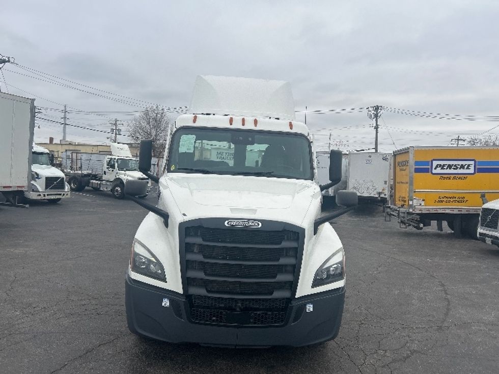 Day Cab Tractor-Heavy Duty Tractors-Freightliner-2021-T12664ST-Moberly-MO-326,762\n\t\tmiles-$ 64,500 - Image 2