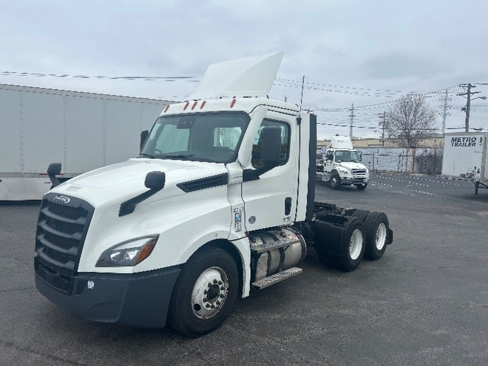 Day Cab Tractor-Heavy Duty Tractors-Freightliner-2021-T12664ST-Moberly-MO-326,762\n\t\tmiles-$ 64,500 - Image 3