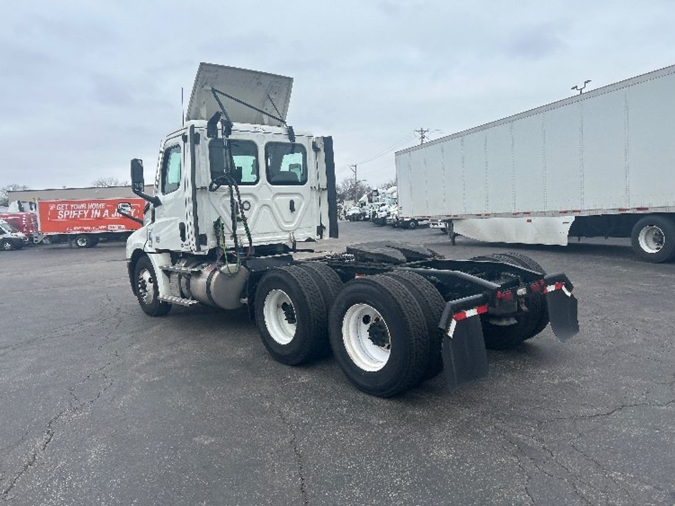 Day Cab Tractor-Heavy Duty Tractors-Freightliner-2021-T12664ST-Moberly-MO-326,762\n\t\tmiles-$ 64,500 - Image 5