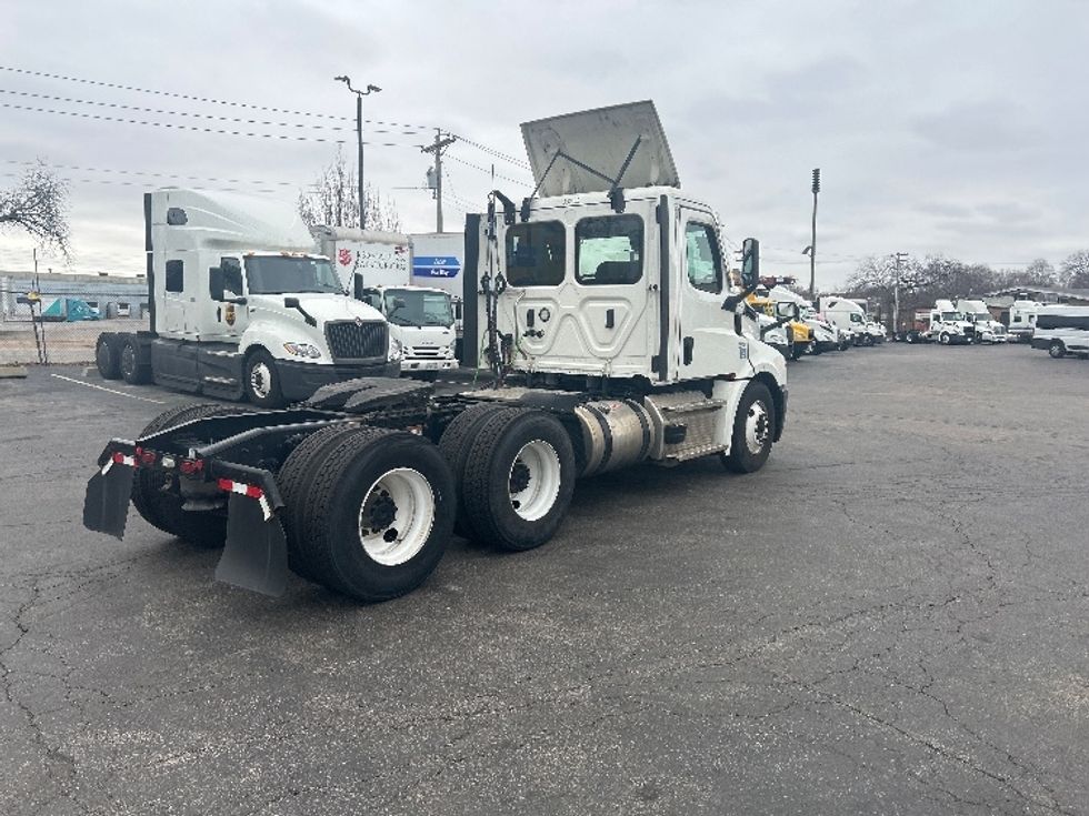 Day Cab Tractor-Heavy Duty Tractors-Freightliner-2021-T12664ST-Moberly-MO-326,762\n\t\tmiles-$ 64,500 - Image 7
