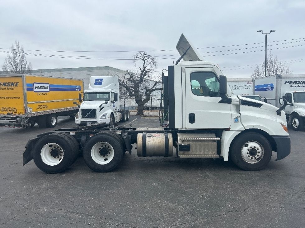 Day Cab Tractor-Heavy Duty Tractors-Freightliner-2021-T12664ST-Moberly-MO-326,762\n\t\tmiles-$ 64,500 - Image 8