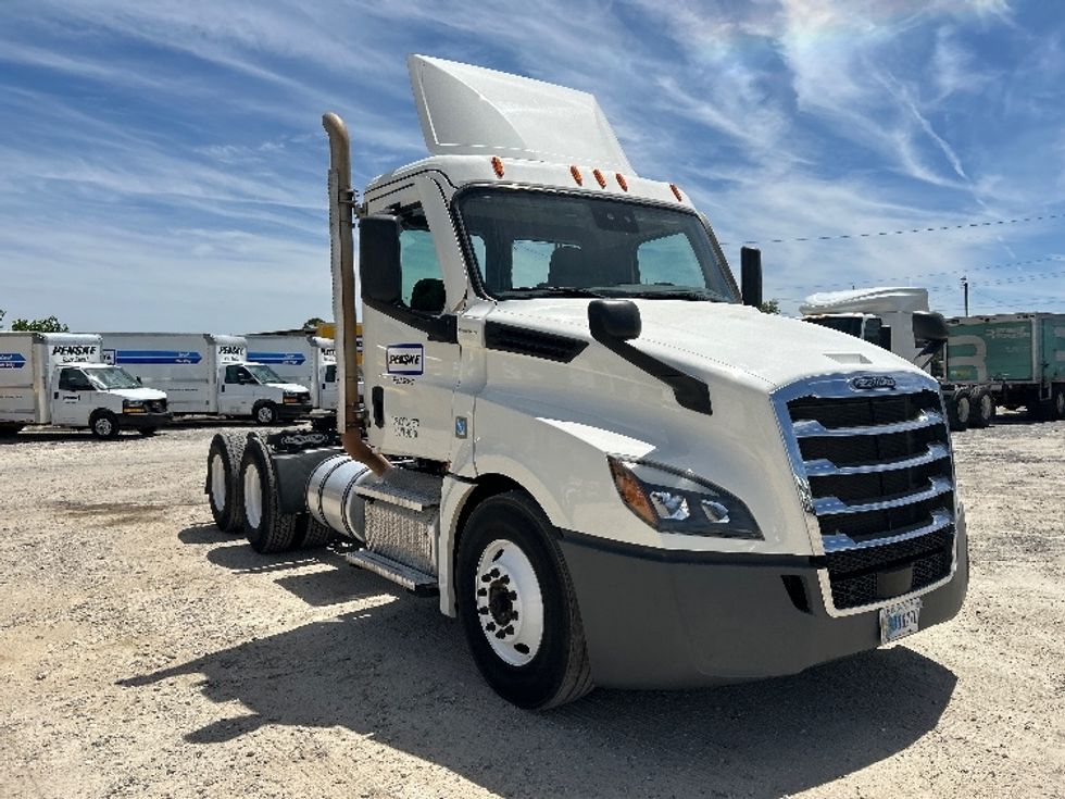 Day Cab Tractor-Heavy Duty Tractors-Freightliner-2021-T12664ST-Mobile-AL-244,317\n\t\tmiles-$ 72,000 - Image 1