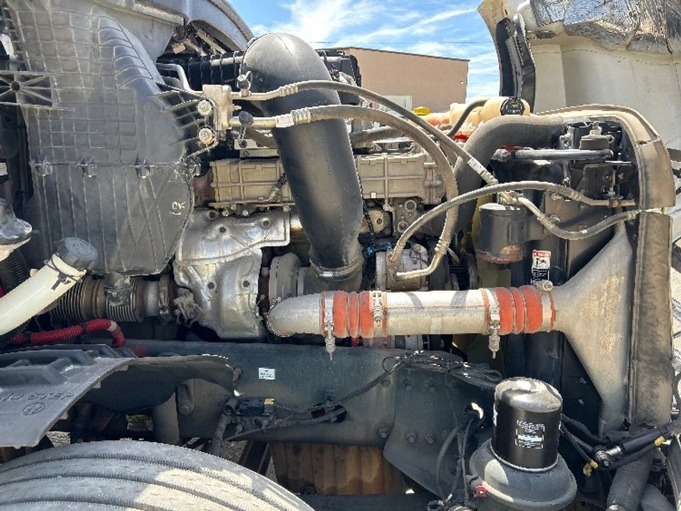 Day Cab Tractor-Heavy Duty Tractors-Freightliner-2021-T12664ST-Mobile-AL-244,317\n\t\tmiles-$ 72,000 - Image 15